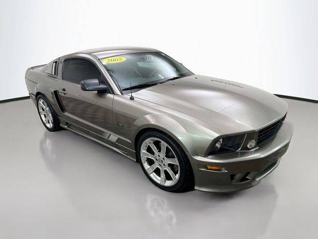2005 Ford Mustang GT Deluxe
