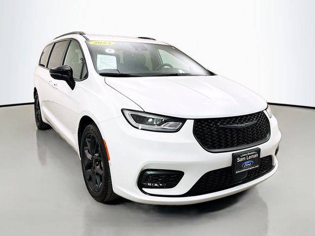 2024 Chrysler Pacifica Touring L — Minivan — 12,943 mi — Bloomington, IL