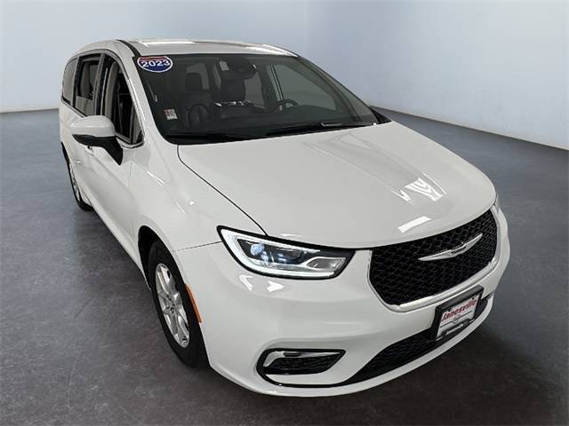 2023 Chrysler Pacifica Touring L — Minivan — 62,845 mi — Janesville, WI