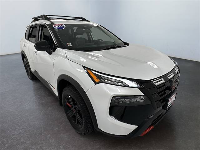 2025 Nissan Rogue SV — SUV — 7,817 mi — Janesville, WI