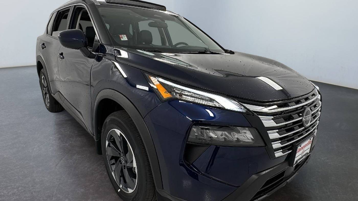 2025 Nissan Rogue SV — SUV — 6,477 mi — Janesville, WI