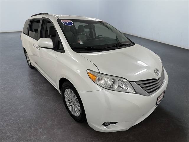 2017 Toyota Sienna XLE — Minivan — 101,242 mi — Janesville, WI
