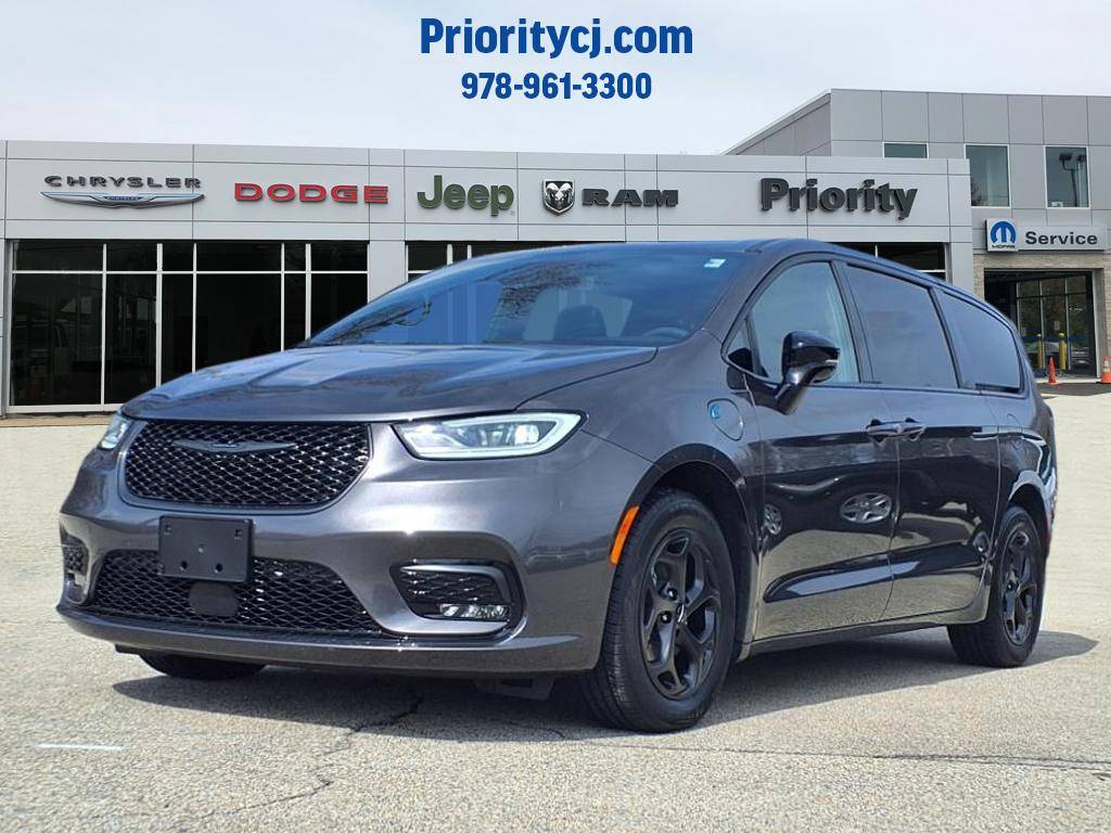 2023 Chrysler Pacifica Hybrid Limited — Minivan — 6,548 mi — Salisbury, MA