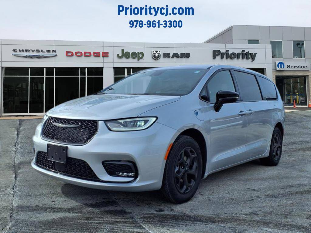 2023 Chrysler Pacifica Hybrid Limited — Minivan — 11,688 mi — Salisbury, MA