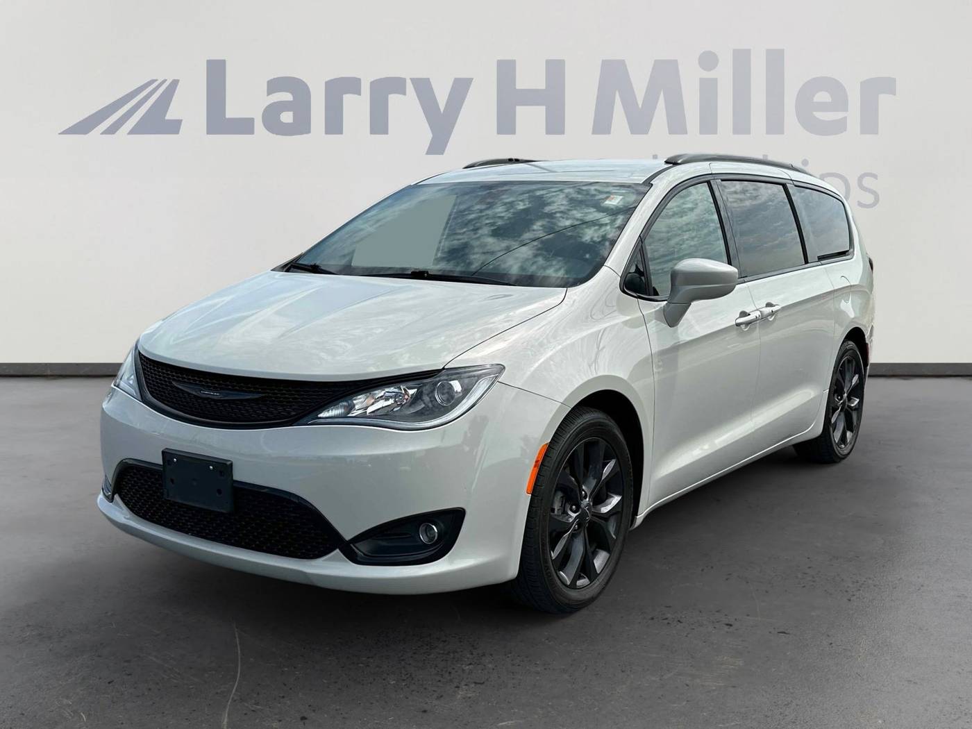 2020 Chrysler Pacifica Touring L — Minivan — 56,075 mi — Riverdale, UT