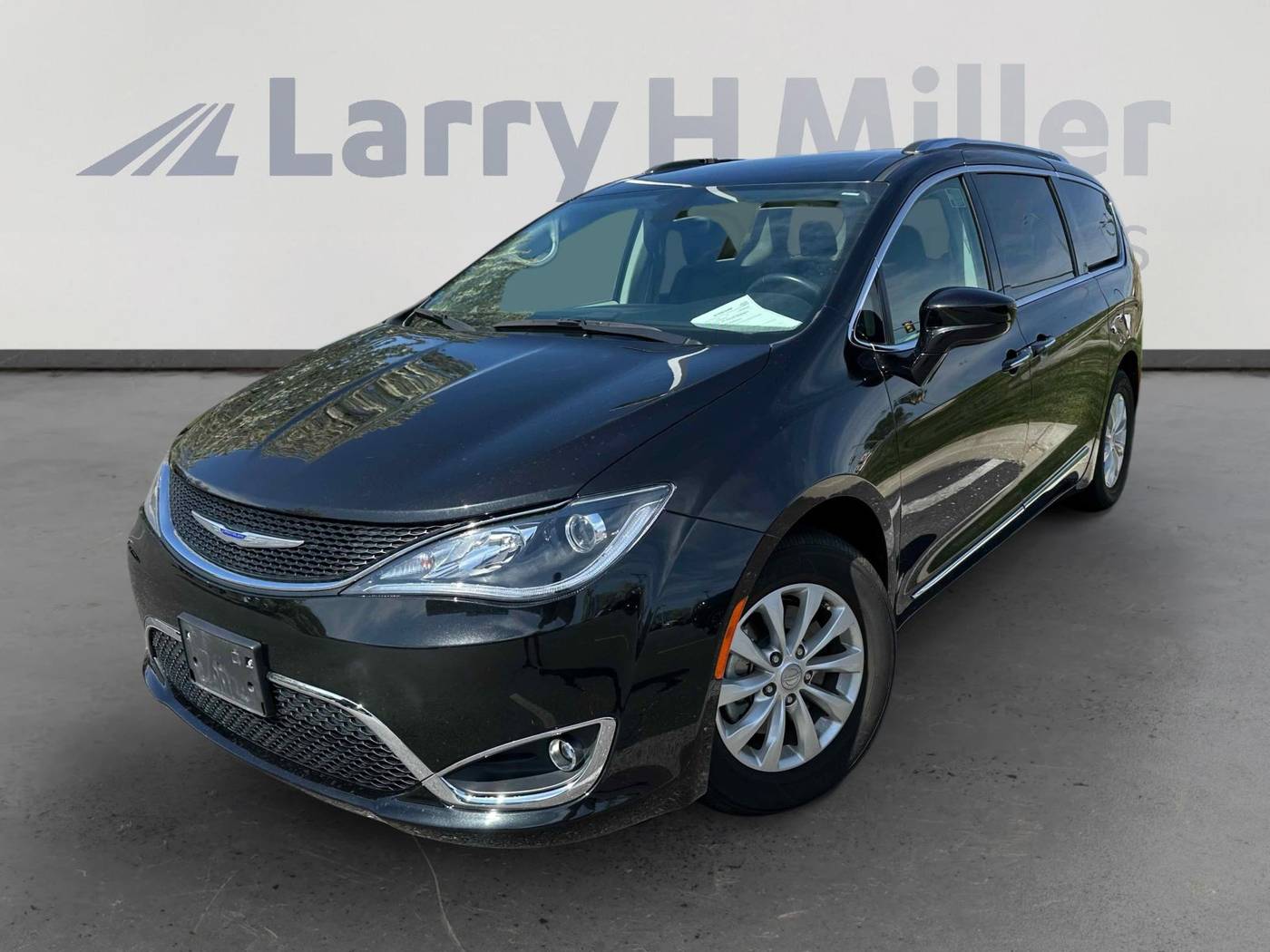 2019 Chrysler Pacifica Touring L — Minivan — 15,390 mi — Riverdale, UT