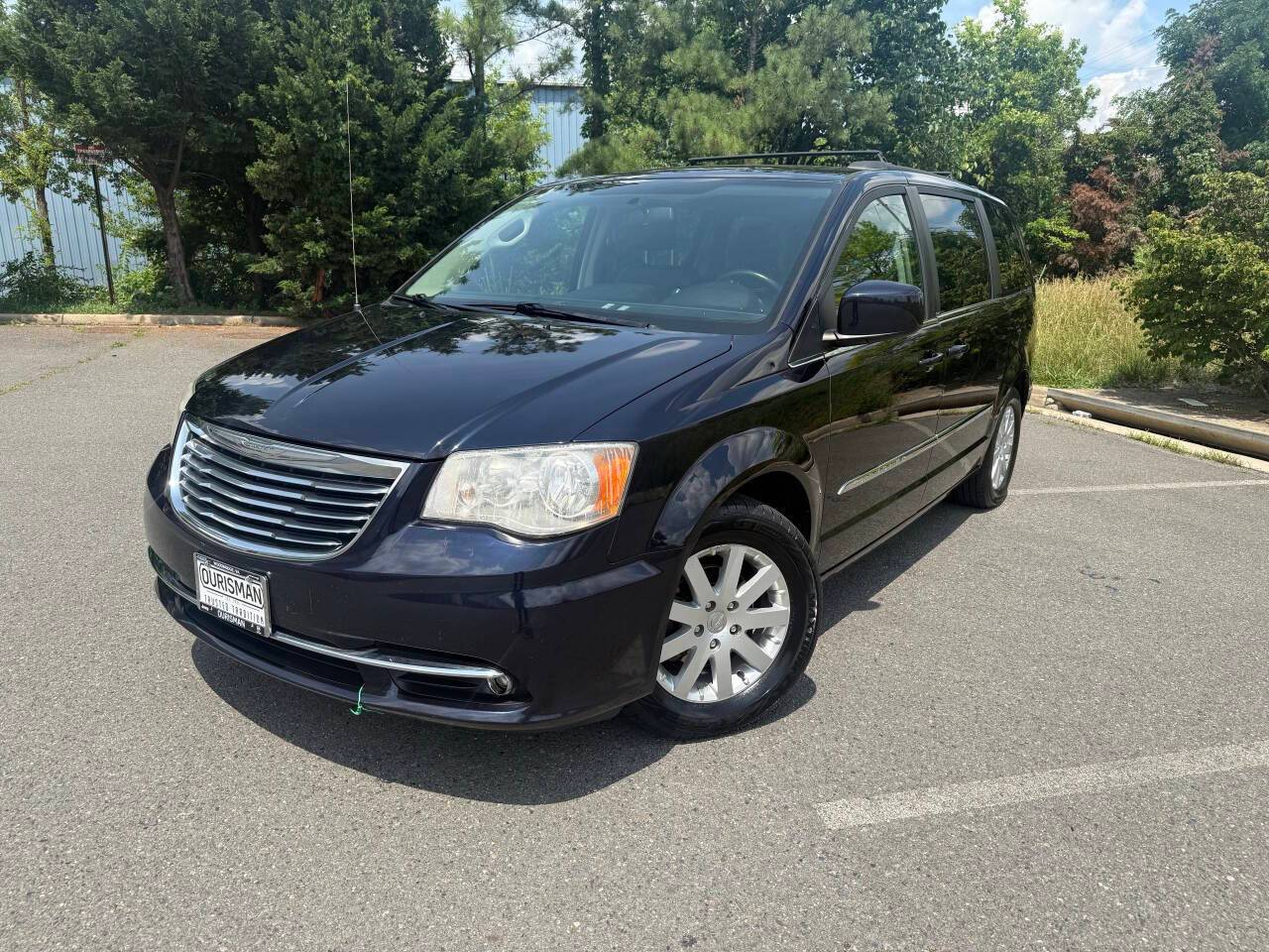 2011 Chrysler Town & Country Touring-L — Minivan — 106,200 mi — Chantilly, VA