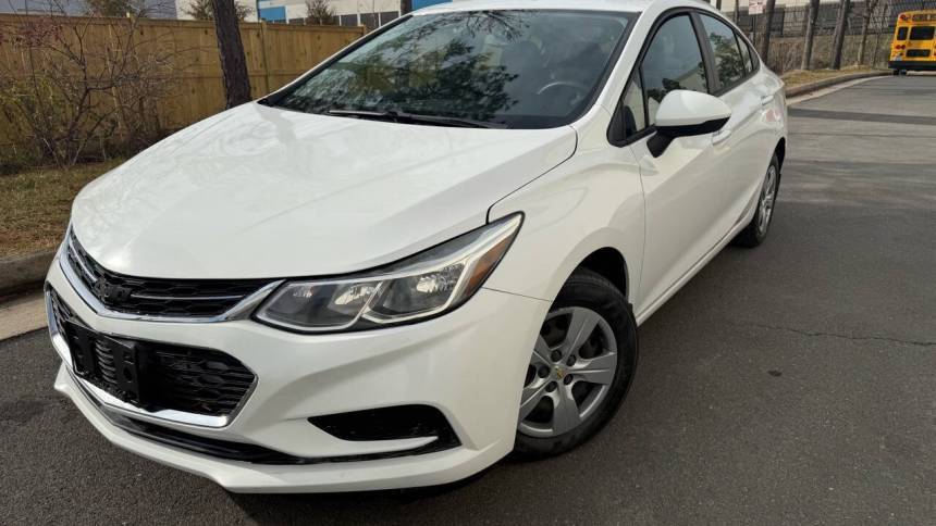 2018 Chevrolet Cruze LS — Sedan — 82,500 mi — Chantilly, VA