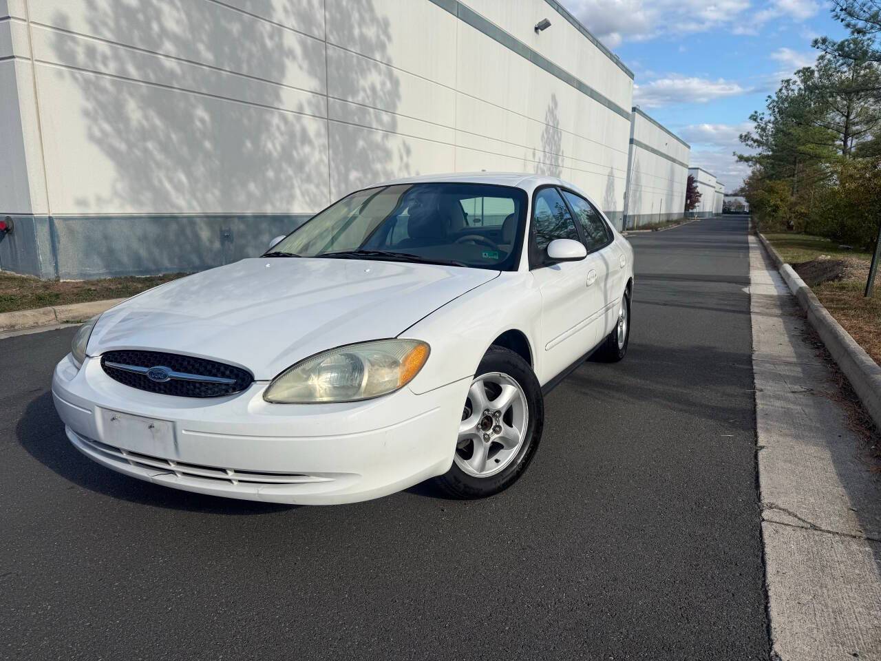 2000 Ford Taurus SES — Sedan — 70,200 mi — Chantilly, VA