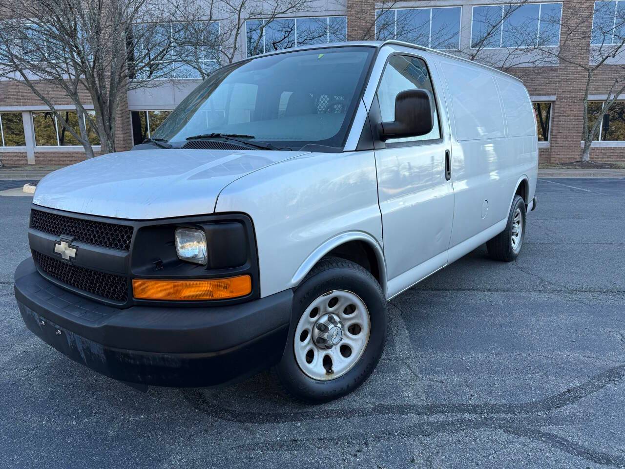 2010 Chevrolet Express Cargo Van Base — Cargo Van — 141,551 mi — Chantilly, VA