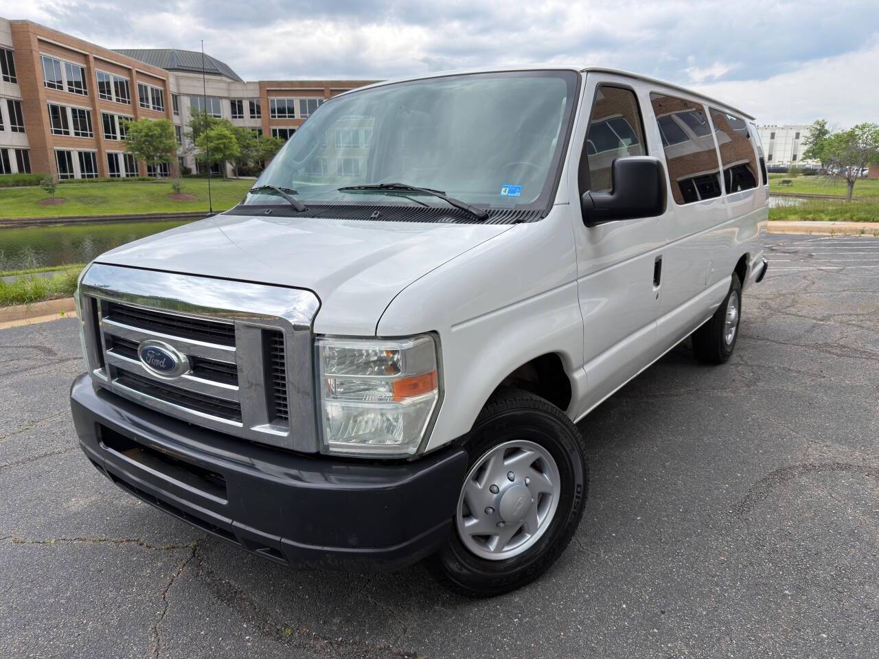 2010 Ford Econoline Wagon E-350 Super Duty XL