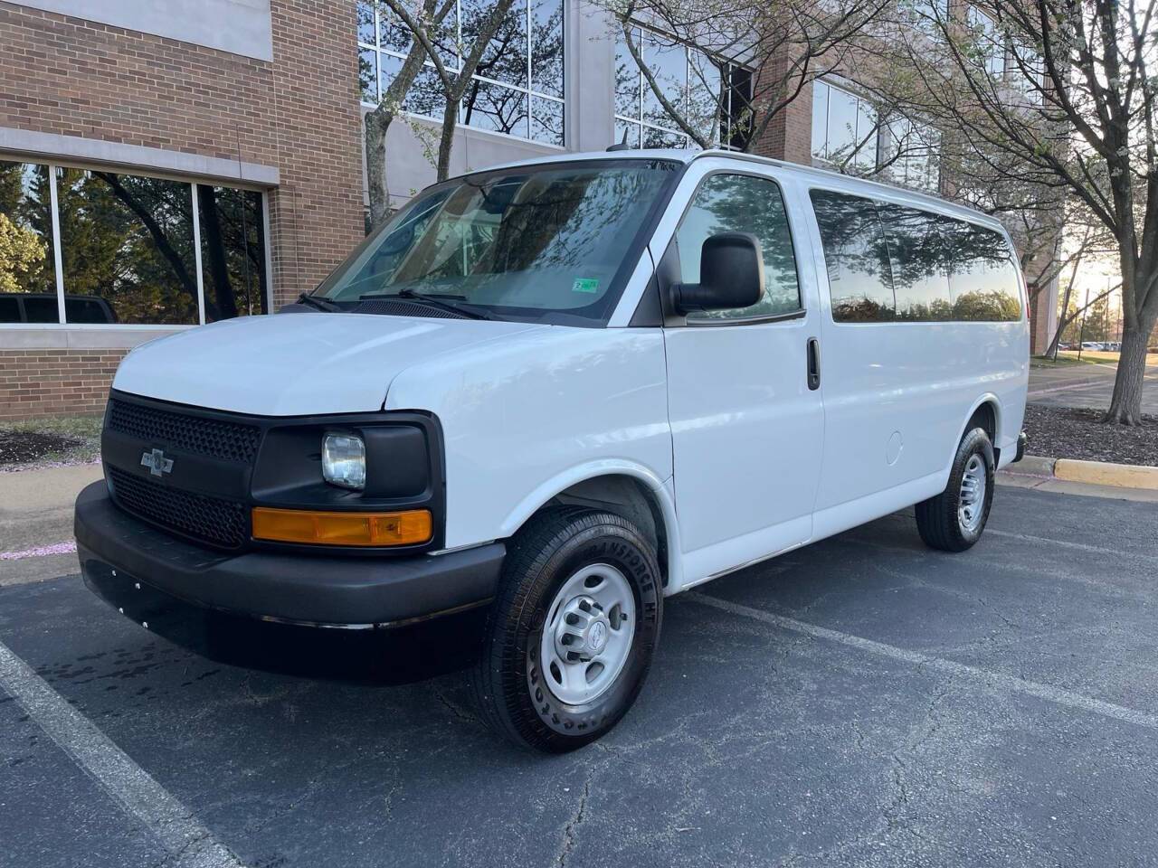 2015 Chevrolet Express Passenger LS — Passenger Van — 68,218 mi — Chantilly, VA