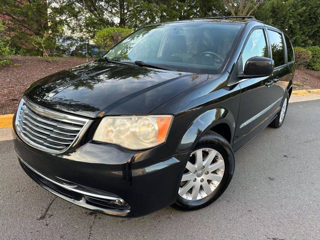 2013 Chrysler Town & Country Touring — Minivan — 122,562 mi — Chantilly, VA