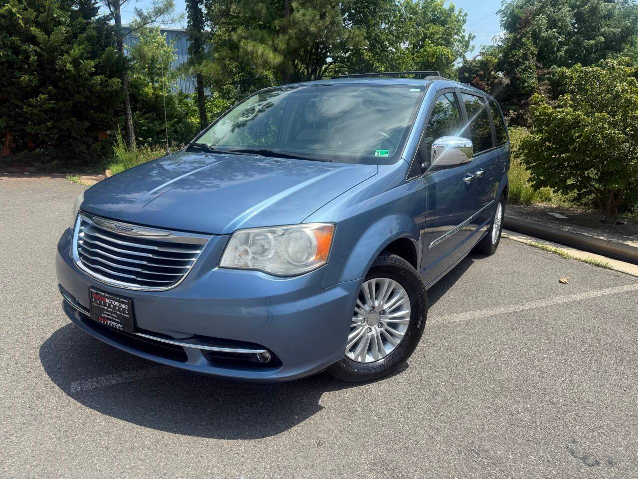 2012 Chrysler Town & Country Touring-L — Minivan — 105,910 mi — Chantilly, VA