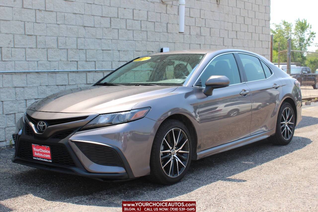 2021 Toyota Camry SE — Sedan — 121,286 mi — Elgin, IL
