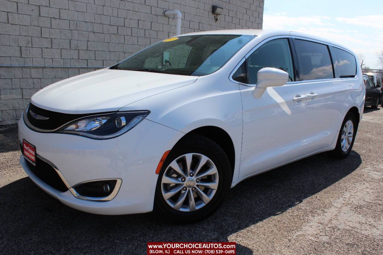 2018 Chrysler Pacifica Touring Plus — Minivan — 89,889 mi — Elgin, IL