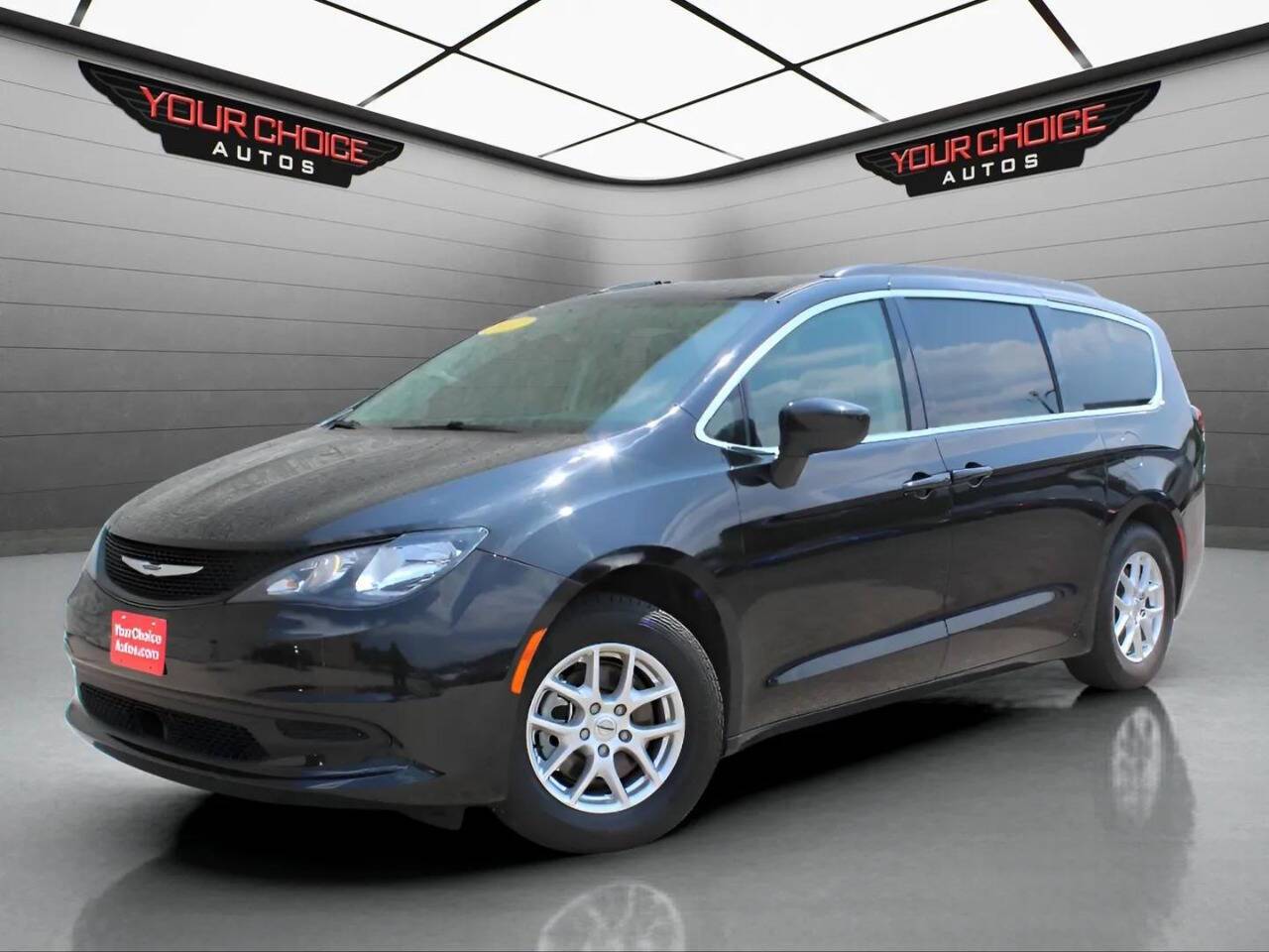 2021 Chrysler Voyager LXI — Minivan — 94,918 mi — Elgin, IL