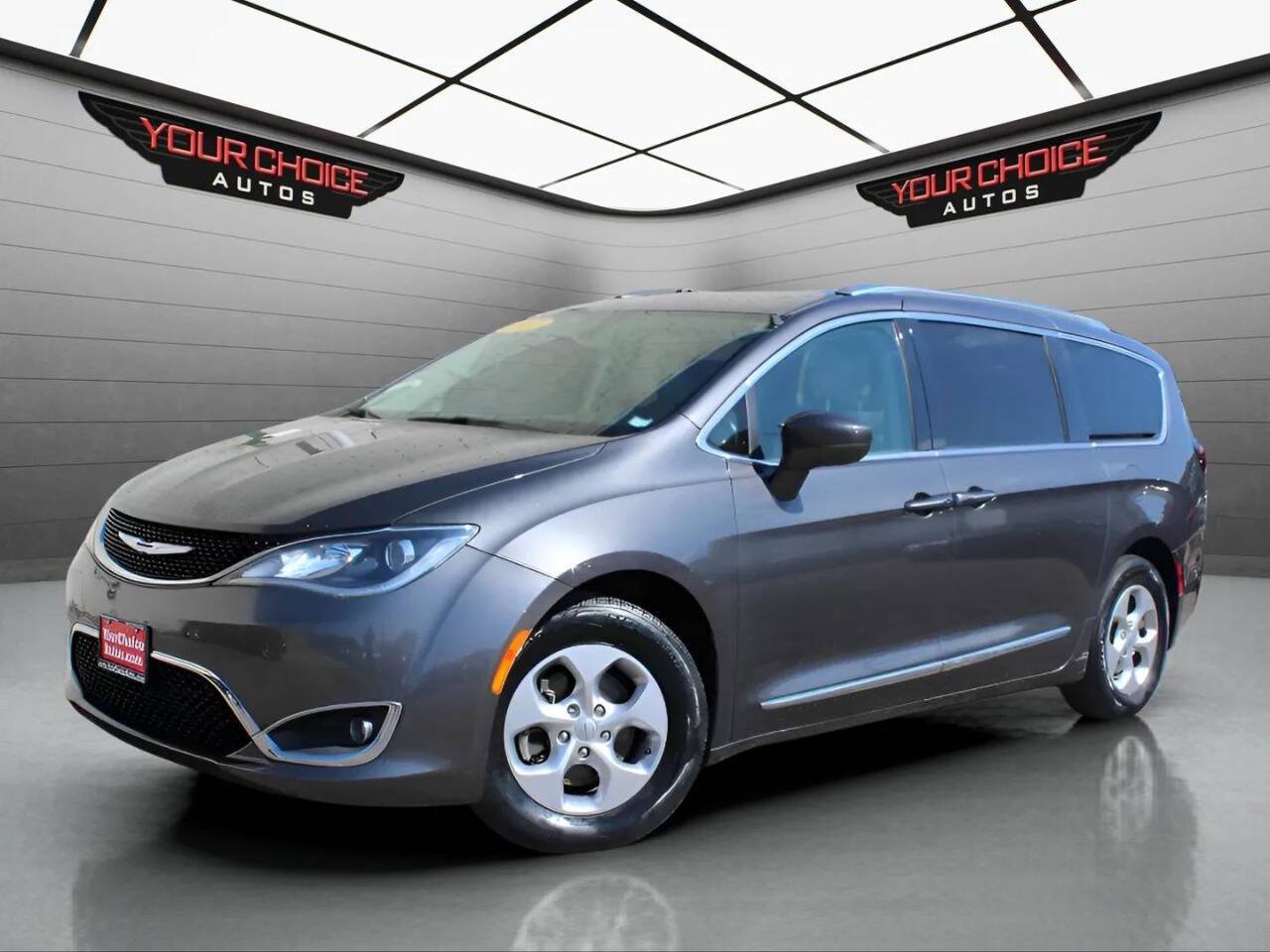 2017 Chrysler Pacifica Touring L Plus — Minivan — 92,108 mi — Elgin, IL