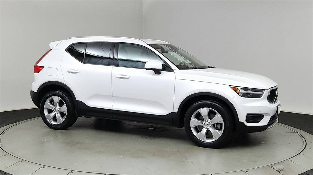 2022 Volvo XC40 Momentum — SUV — 50,756 mi — Beaverton, OR