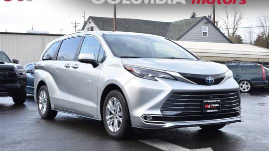 2024 Toyota Sienna Platinum — Minivan — 5,798 mi — Portland, OR