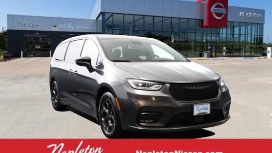 2022 Chrysler Pacifica Hybrid Touring L — Minivan — 70,947 mi — St. Louis, MO