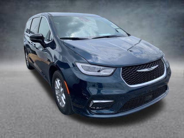 2025 Chrysler Pacifica Select — Minivan — 4,963 mi — Crossville, TN