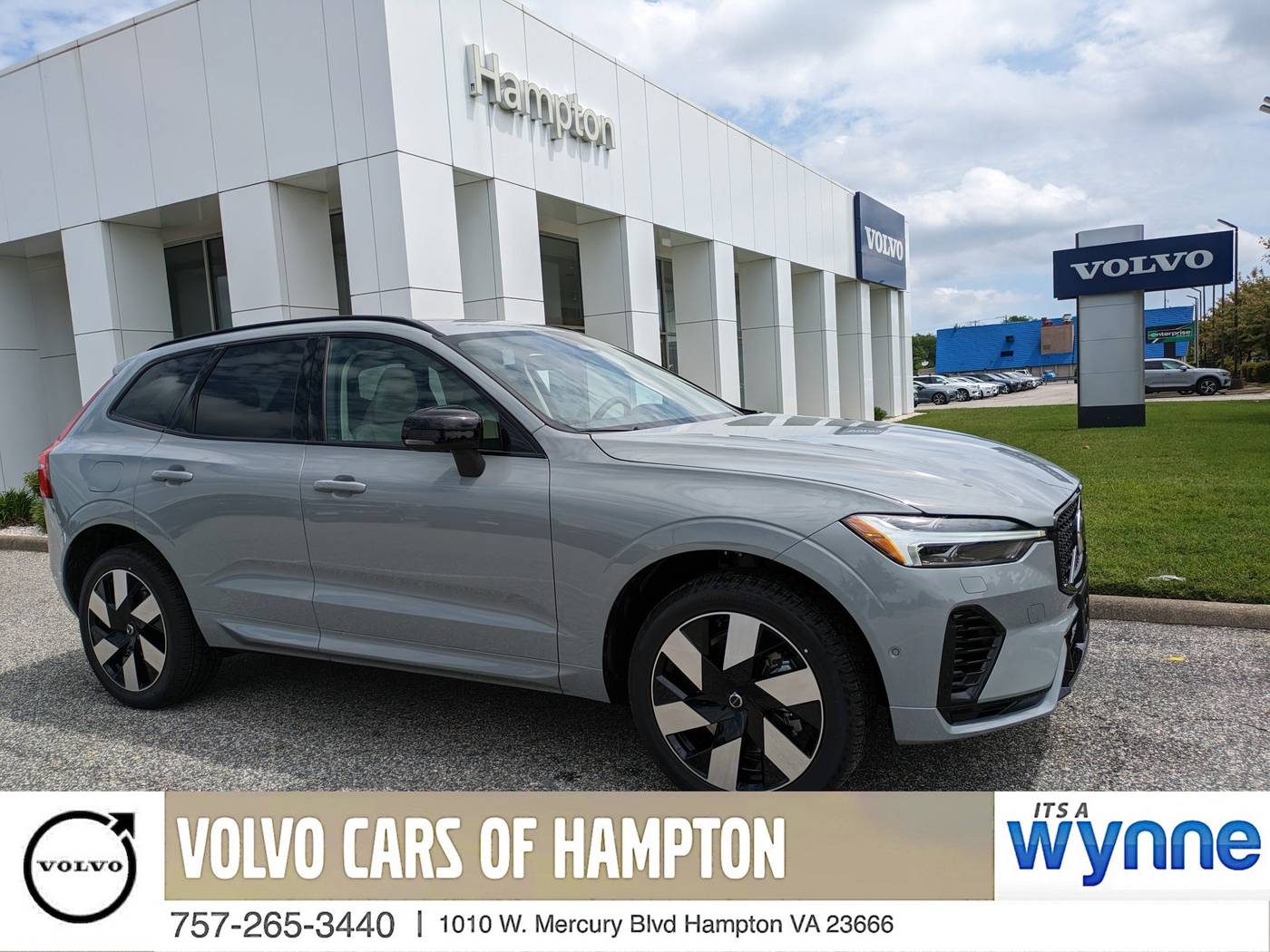 2025 Volvo XC60 T8 Plus Dark Theme