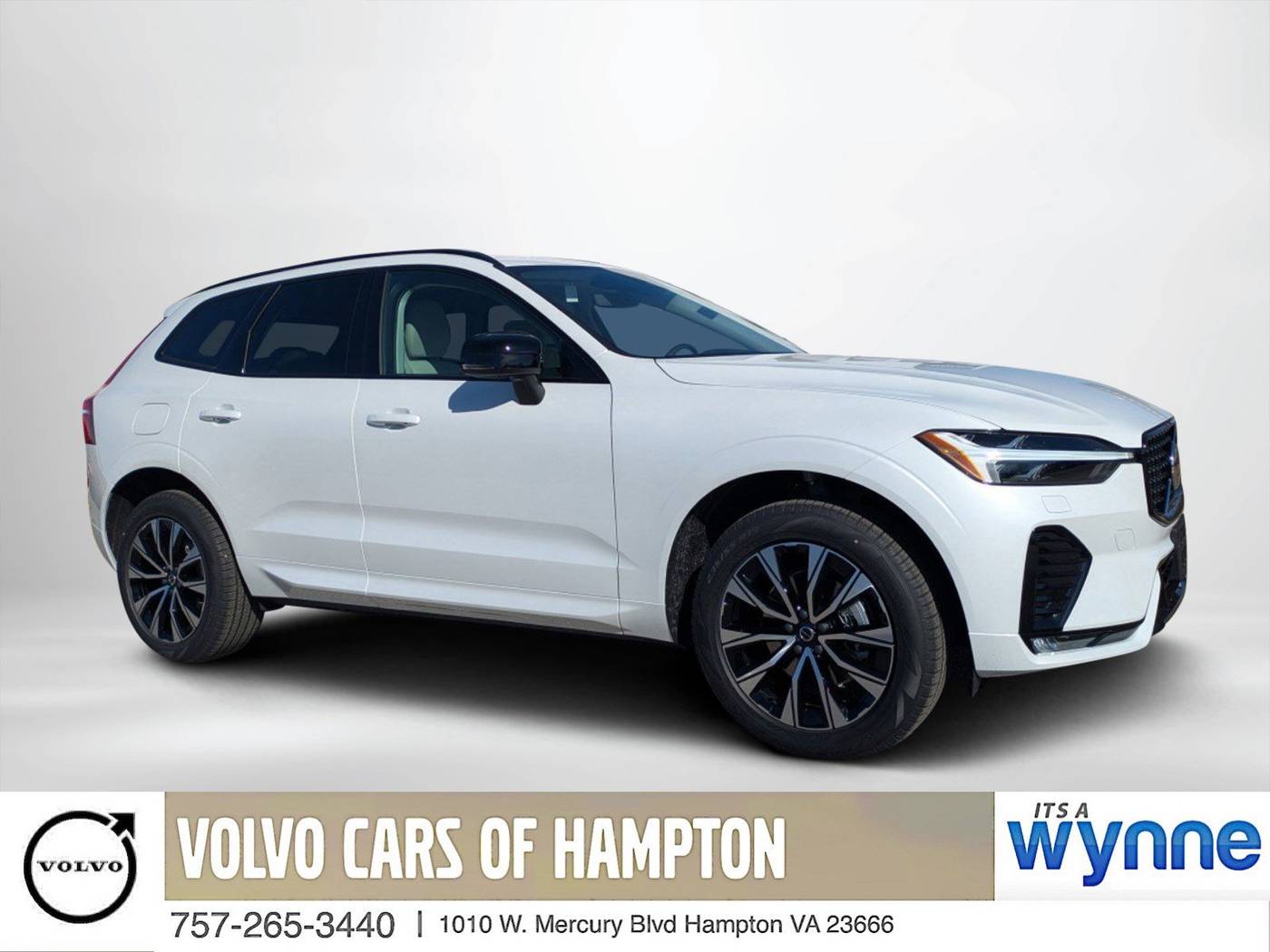 2025 Volvo XC60 B5 Core Dark Theme