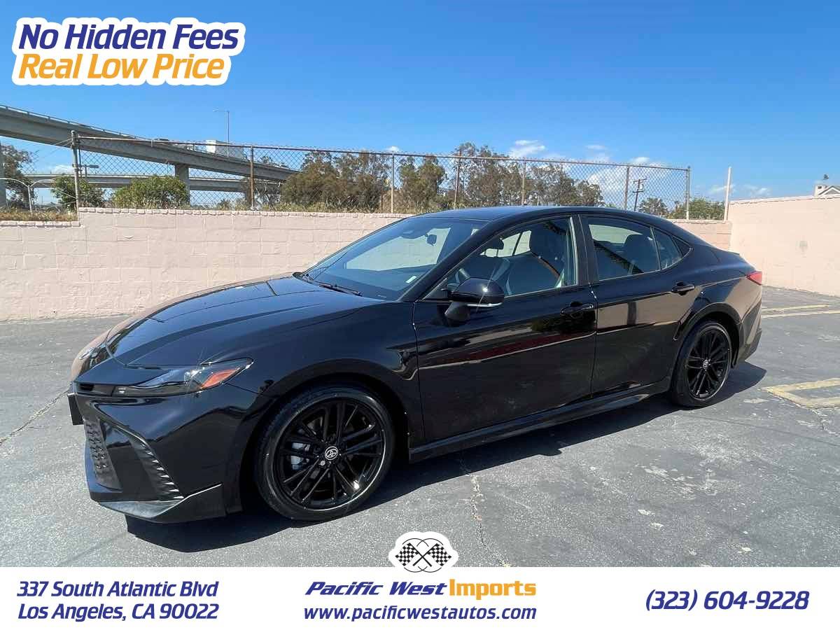 2025 Toyota Camry SE — Sedan — 661 mi — Los Angeles, CA