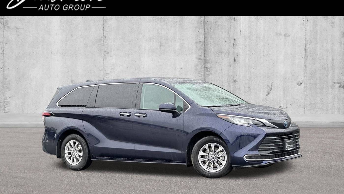 2021 Toyota Sienna LE — Minivan — 62,824 mi — Puyallup, WA