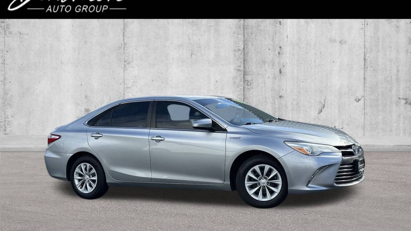 2016 Toyota Camry Hybrid LE — Sedan — 140,524 mi — Puyallup, WA