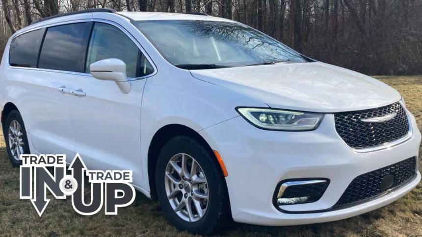 2022 Chrysler Pacifica Touring L — Minivan — 70,110 mi — Falconer, NY
