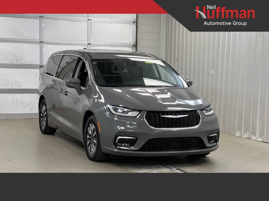 2022 Chrysler Pacifica Hybrid Touring L — Minivan — 71,640 mi — Frankfort, KY