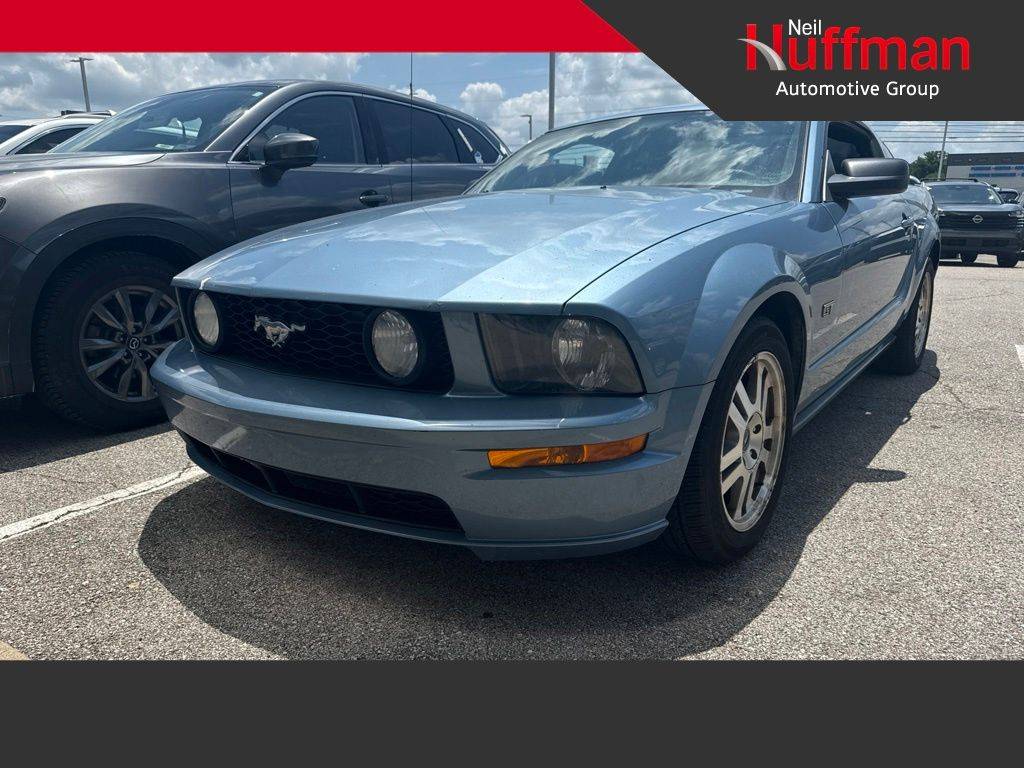 2005 Ford Mustang GT Deluxe