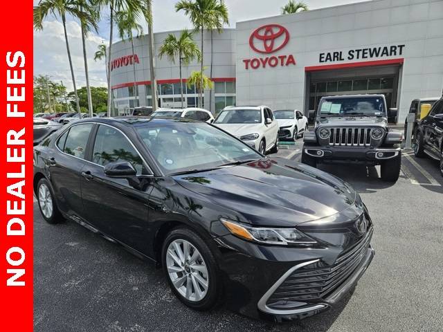 2021 Toyota Camry LE — Sedan — 13,670 mi — Lake Park, FL