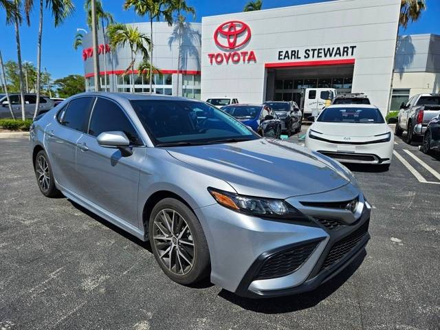 2023 Toyota Camry SE — Sedan — 28,110 mi — Lake Park, FL