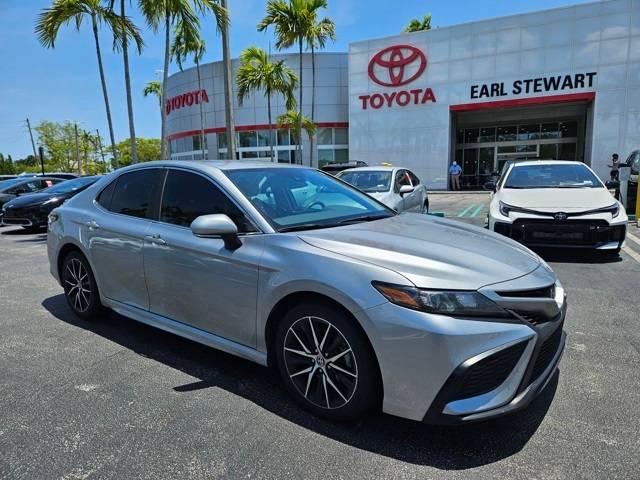 2022 Toyota Camry SE — Sedan — 27,486 mi — Lake Park, FL