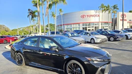 2025 Toyota Camry SE — Sedan — 7 mi — Lake Park, FL
