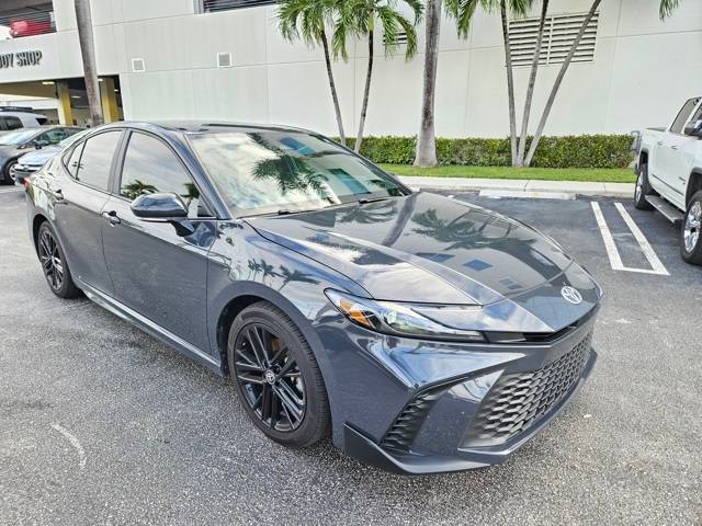 2025 Toyota Camry Hybrid SE — Sedan — 16,257 mi — Lake Park, FL
