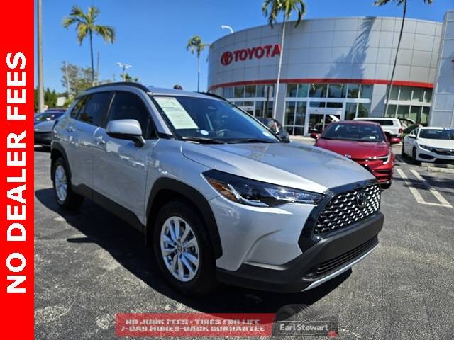 2024 Toyota Corolla Cross LE — SUV — 1,880 mi — Lake Park, FL