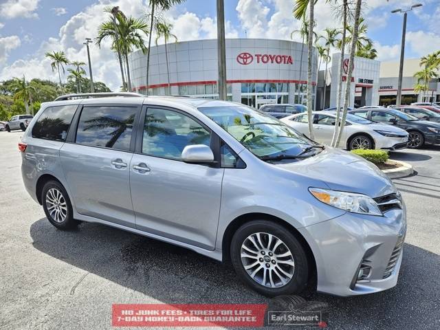 2018 Toyota Sienna XLE — Minivan — 52,679 mi — Lake Park, FL