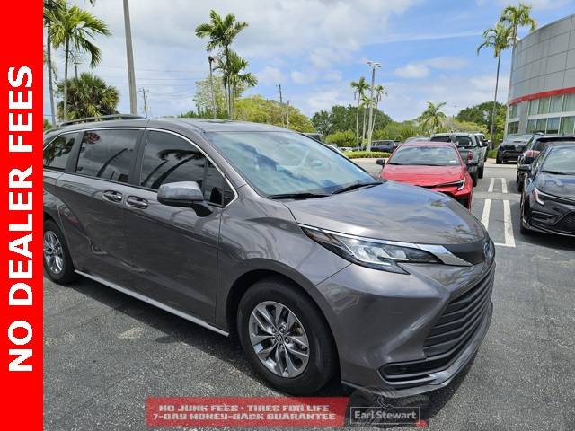 2023 Toyota Sienna LE — Minivan — 31,501 mi — Lake Park, FL