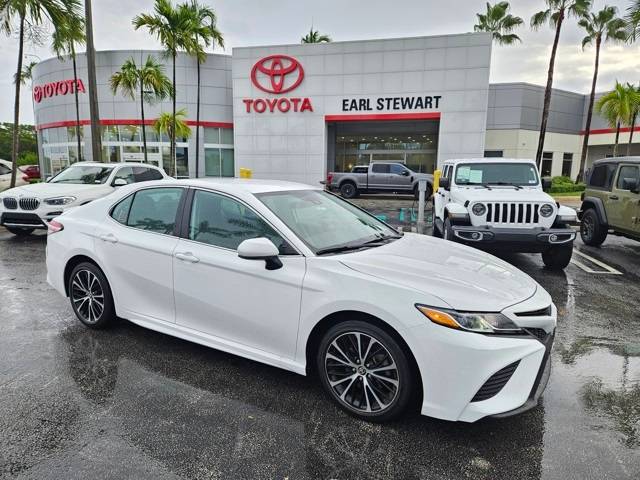 2020 Toyota Camry SE — Sedan — 21,767 mi — Lake Park, FL