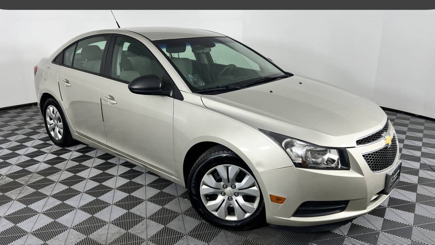 2014 Chevrolet Cruze LS — Sedan — 124,135 mi — Farmington, UT
