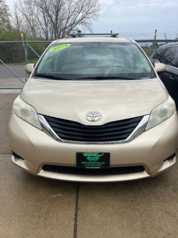 2014 Toyota Sienna LE — Minivan — 158,456 mi — HAMILTON, OH