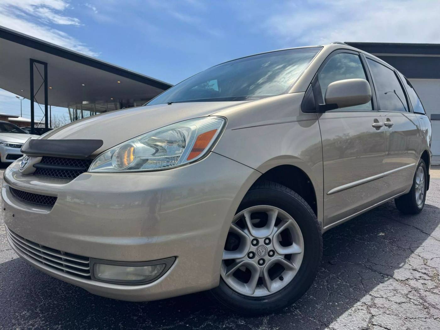 2004 Toyota Sienna XLE — Minivan — 174,002 mi — Springfield, OH