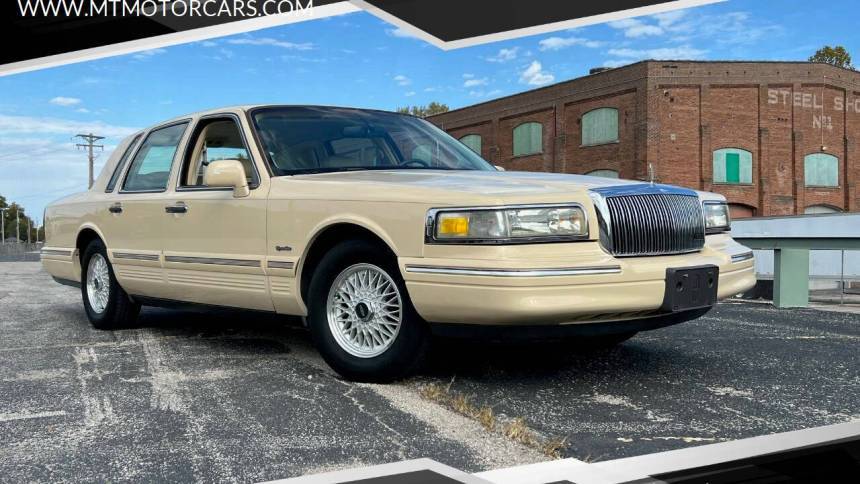 1997 Lincoln Town Car Signature — Sedan — 70,849 mi — Saint Charles, MO