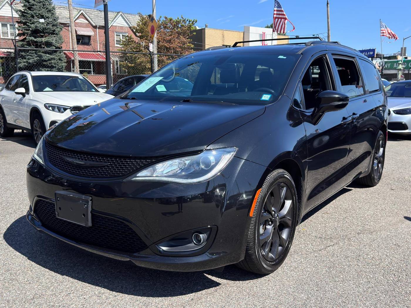 2020 Chrysler Pacifica Limited — Minivan — 52,137 mi — Long Island City, NY