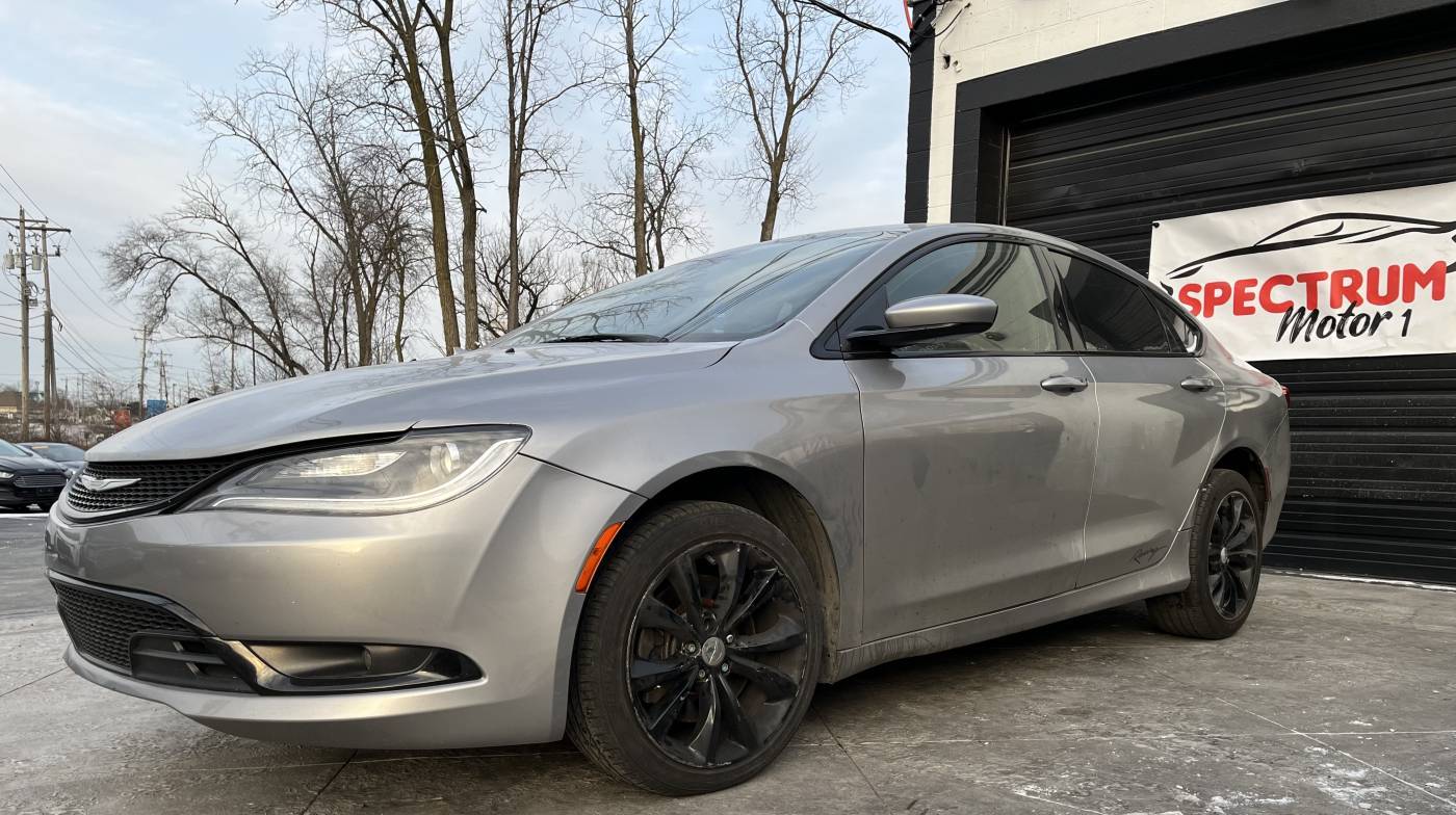 2015 Chrysler 200 S — Sedan — 151,345 mi — Columbus, OH