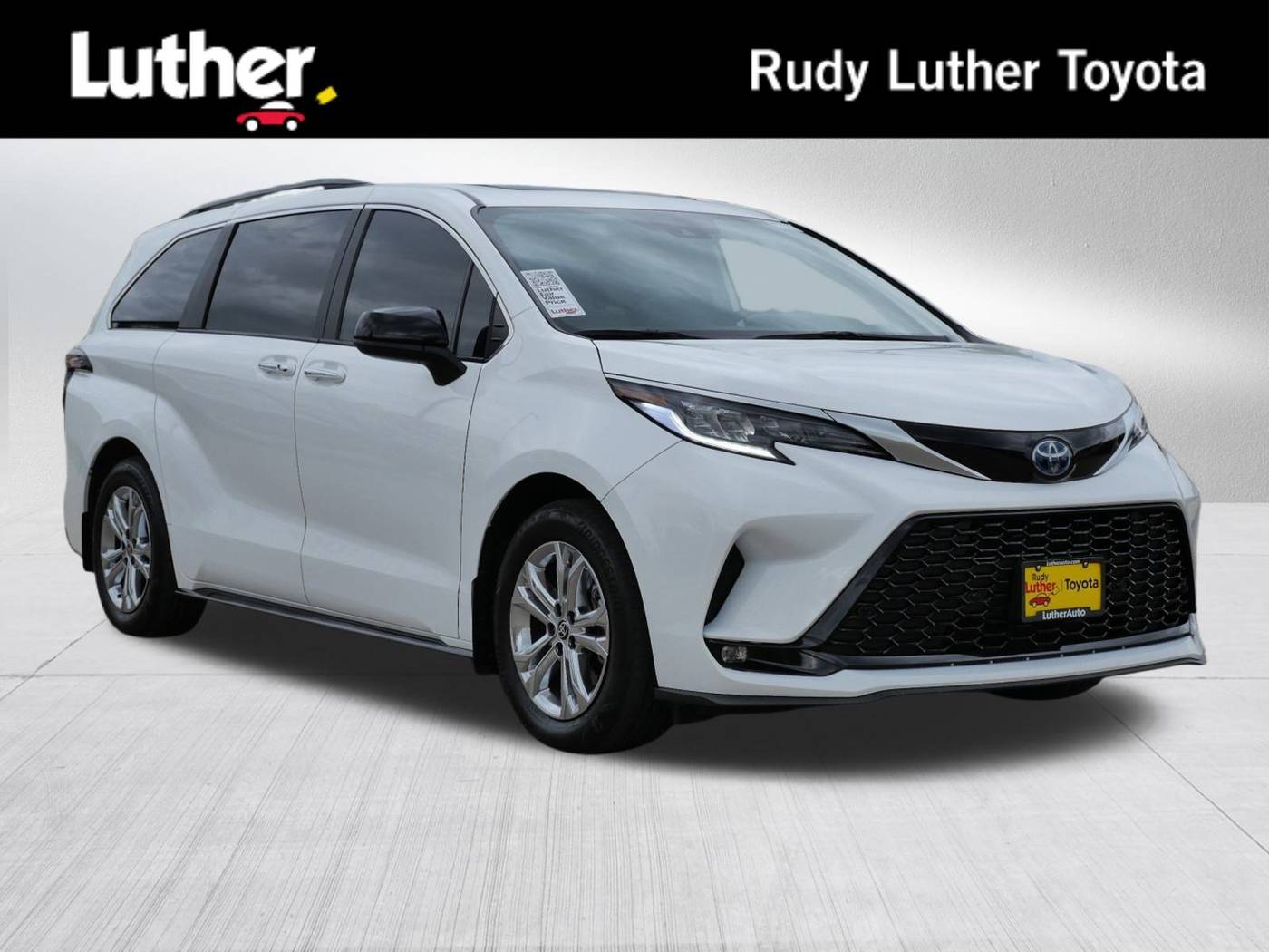 2023 Toyota Sienna XSE — Minivan — 39,847 mi — Golden Valley, MN